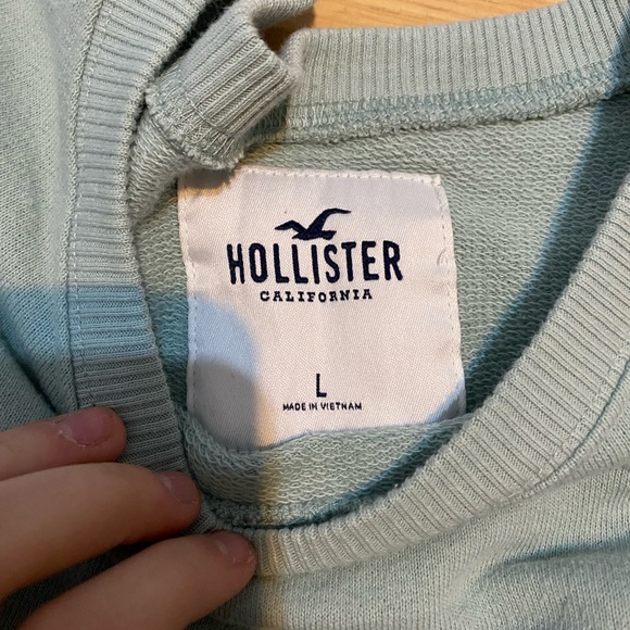Hollister Puffed Sleeve Cropped Crewneck - Picture 2 of 2